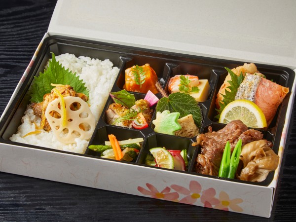 「彩幕の内弁当」黒毛和牛すき焼きとアサリの時雨煮ご飯