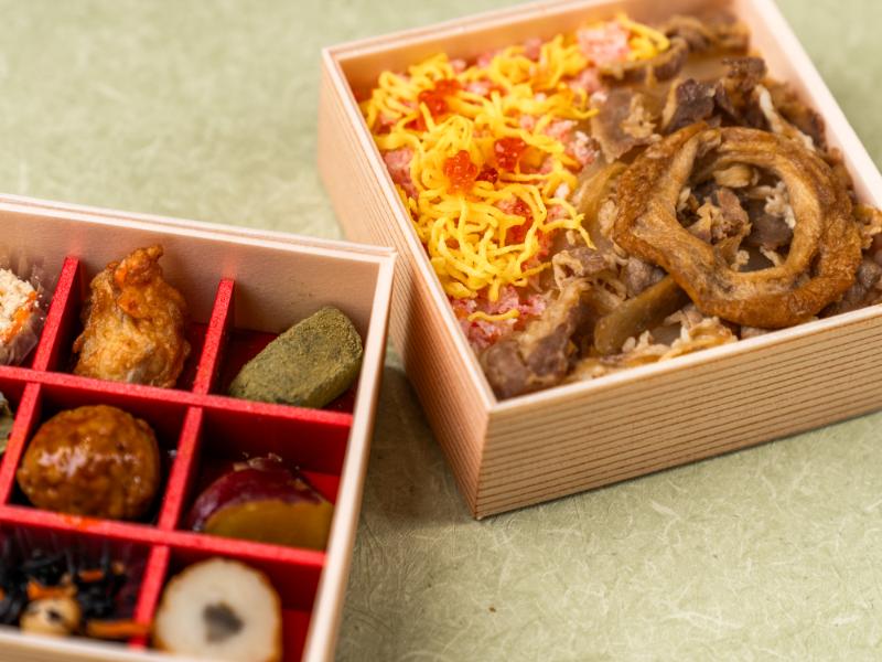 蟹ちらし・あふそや特製牛丼と彩り9升の二段弁当