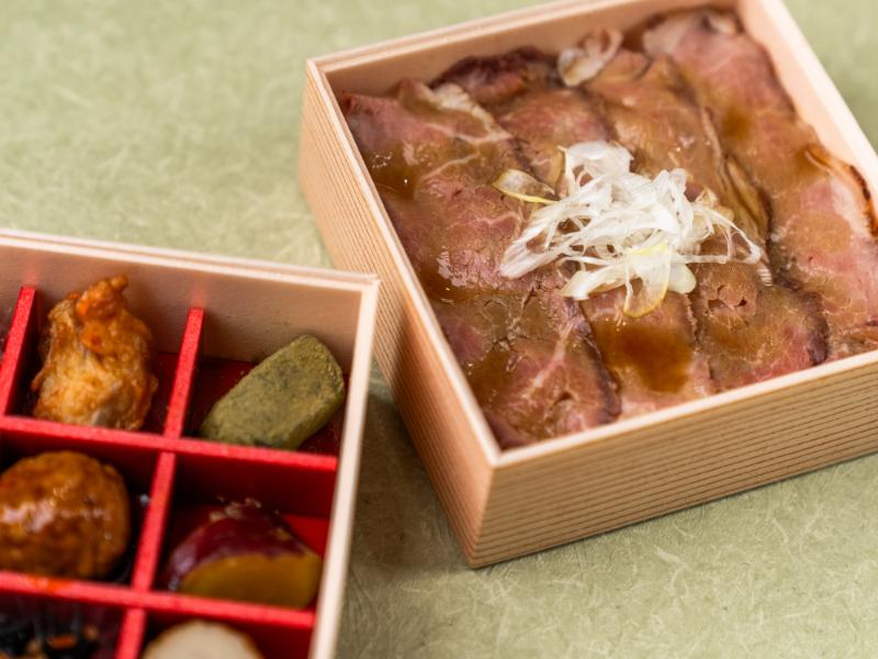 ローストビーフと彩り9升の二段弁当