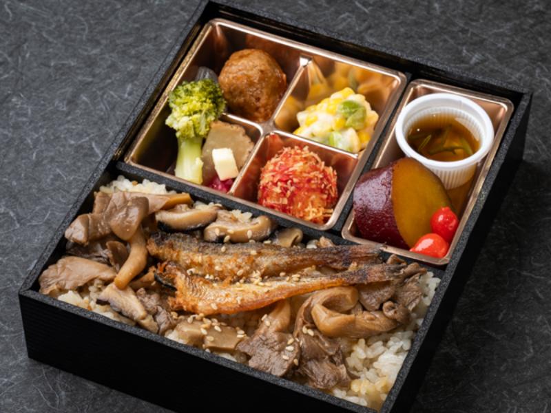 秋田名物ハタハタの唐揚げと秋田食材の和み弁当