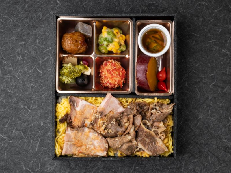 秋田八幡平ポークの味噌焼きと牛バラ宝石弁当