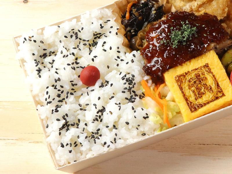 丸武玉子焼きと粗挽きハンバーグ謹製弁当