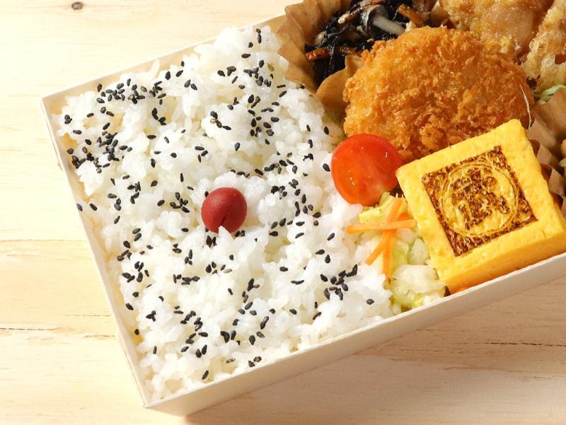 丸武玉子焼きと特製コロッケ謹製弁当