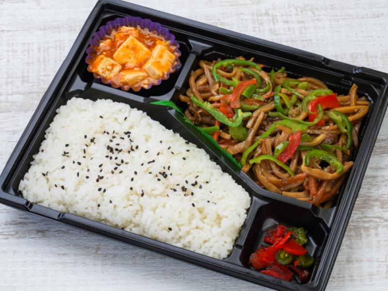 香菜屋～かなや～の青椒肉絲（チンジャオロース）弁当 700円｜【お弁当デリ】お弁当の配達デリバリー